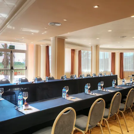 锡切斯桑威海滩高尔夫及spa酒店 4*